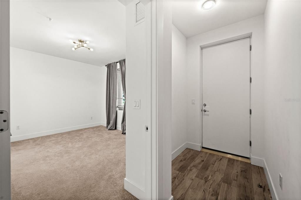 For Sale: $480,000 (1 beds, 2 baths, 858 Square Feet)