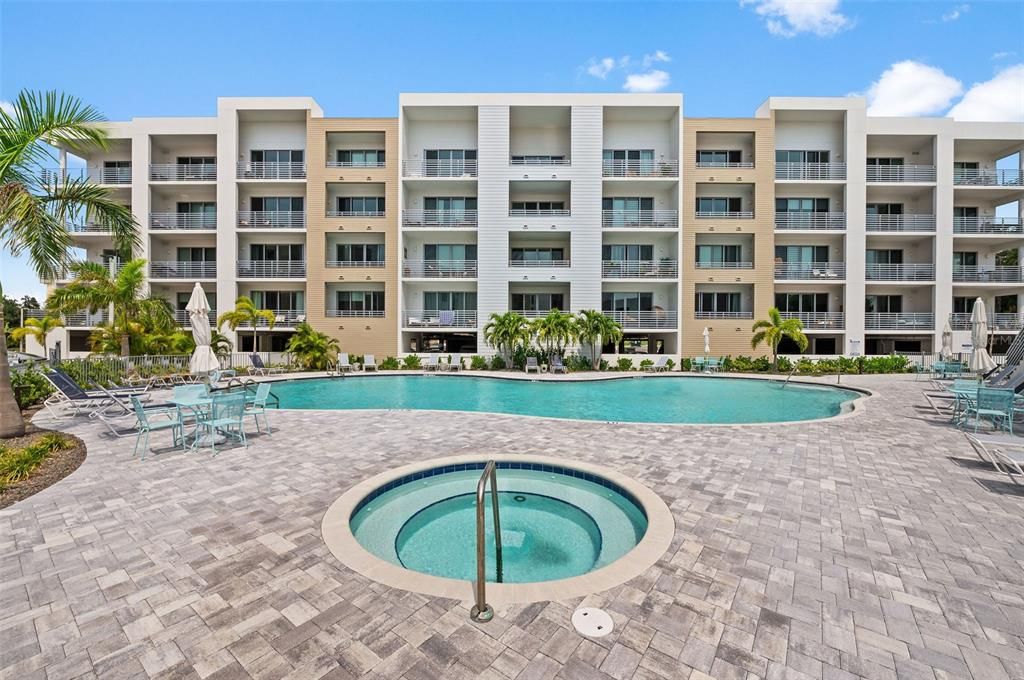 For Sale: $480,000 (1 beds, 2 baths, 858 Square Feet)