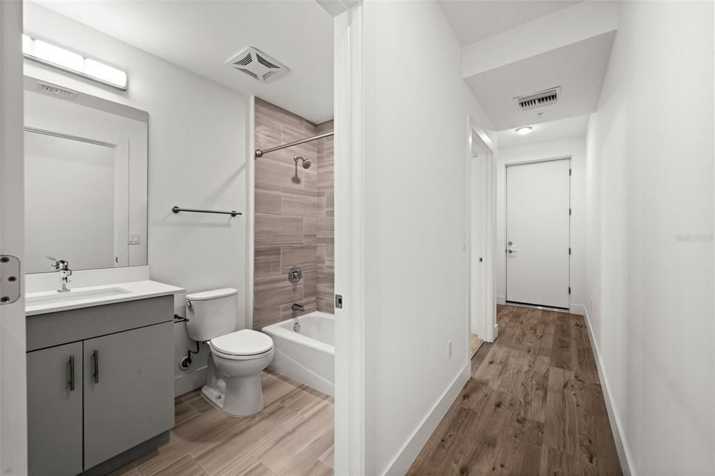 For Sale: $480,000 (1 beds, 2 baths, 858 Square Feet)