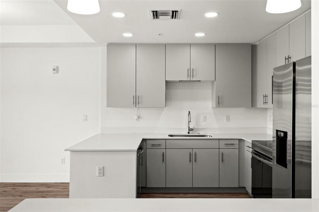 For Sale: $480,000 (1 beds, 2 baths, 858 Square Feet)