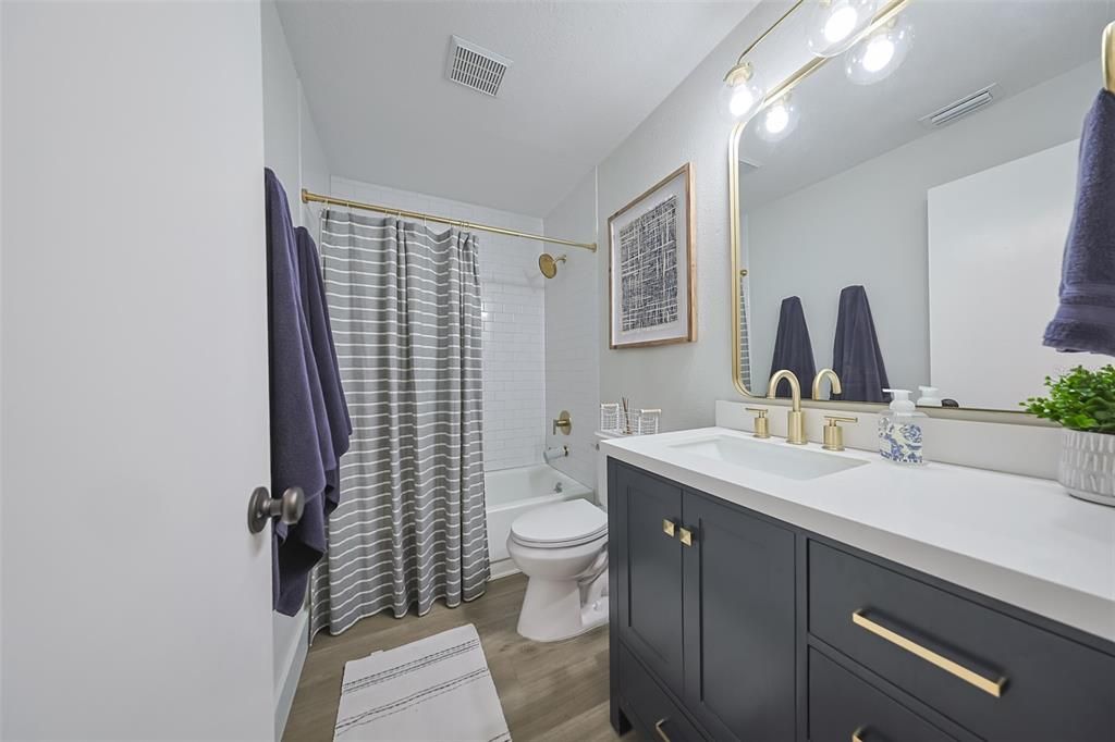 Active With Contract: $399,000 (2 beds, 2 baths, 1021 Square Feet)