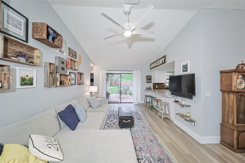 Active With Contract: $399,000 (2 beds, 2 baths, 1021 Square Feet)