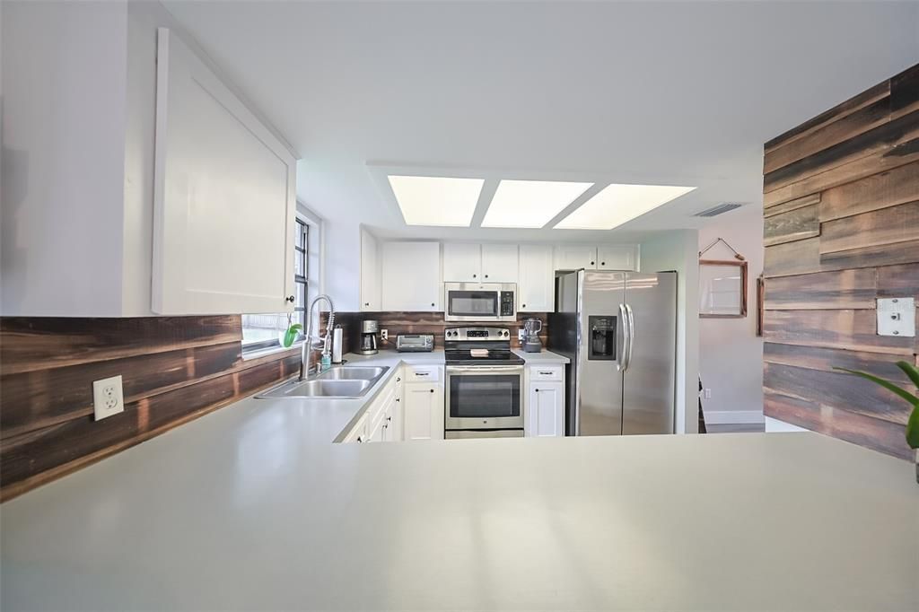 Active With Contract: $399,000 (2 beds, 2 baths, 1021 Square Feet)