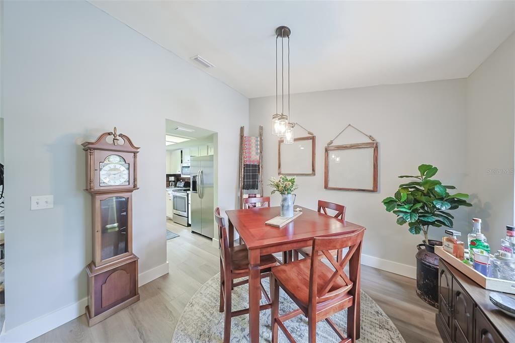 Active With Contract: $399,000 (2 beds, 2 baths, 1021 Square Feet)