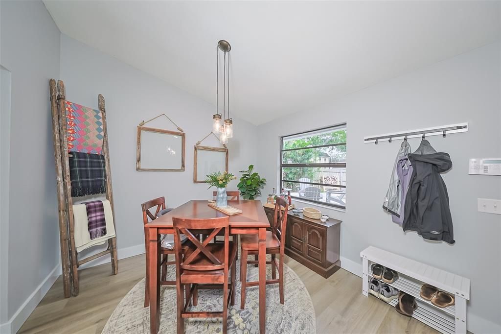 Active With Contract: $399,000 (2 beds, 2 baths, 1021 Square Feet)