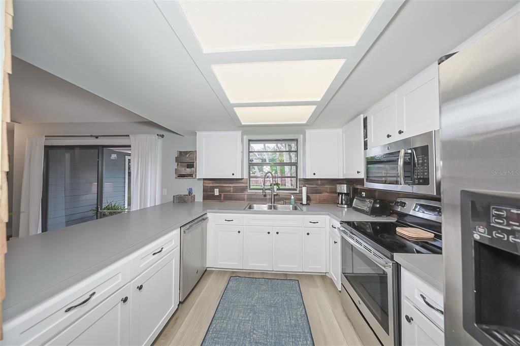 Active With Contract: $399,000 (2 beds, 2 baths, 1021 Square Feet)