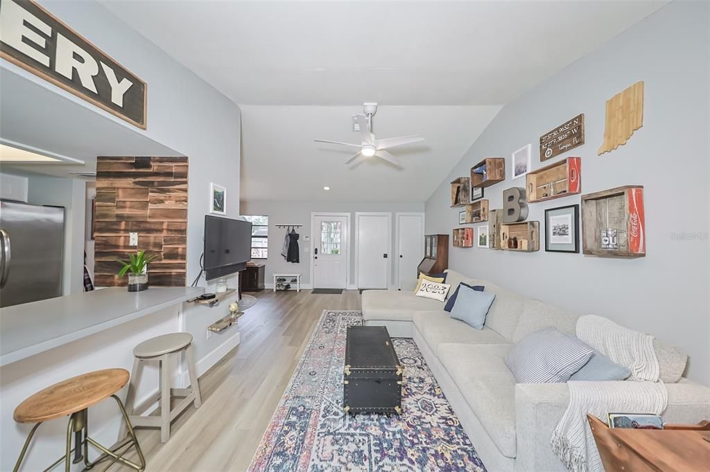 Active With Contract: $399,000 (2 beds, 2 baths, 1021 Square Feet)