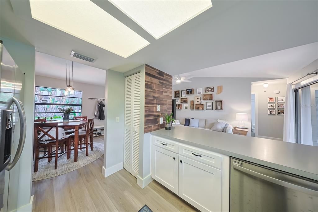 Active With Contract: $399,000 (2 beds, 2 baths, 1021 Square Feet)