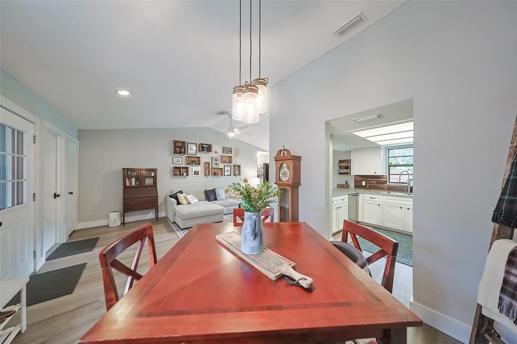 Active With Contract: $399,000 (2 beds, 2 baths, 1021 Square Feet)