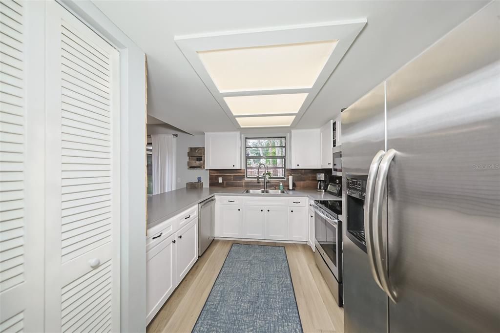 Active With Contract: $399,000 (2 beds, 2 baths, 1021 Square Feet)