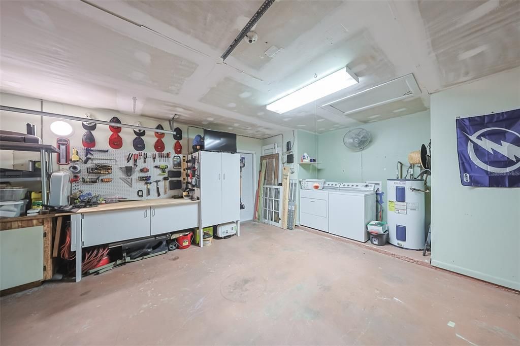 Active With Contract: $399,000 (2 beds, 2 baths, 1021 Square Feet)