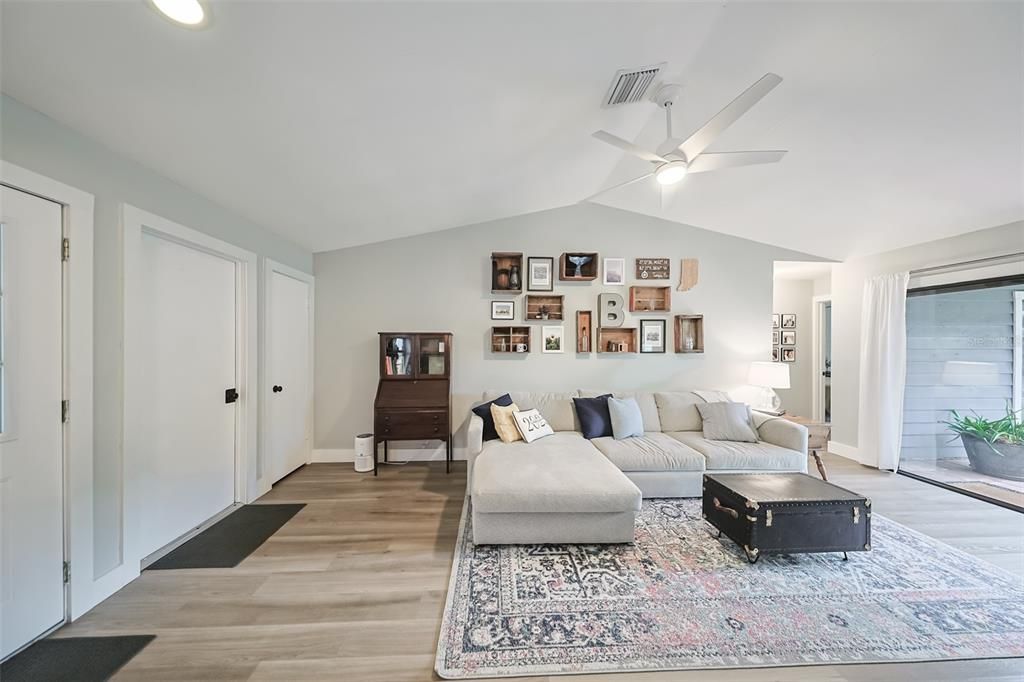 Active With Contract: $399,000 (2 beds, 2 baths, 1021 Square Feet)