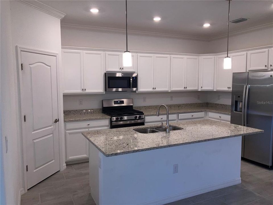 В аренду: $3,285 (4 спален, 3 ванн, 2006 Квадратных фут)