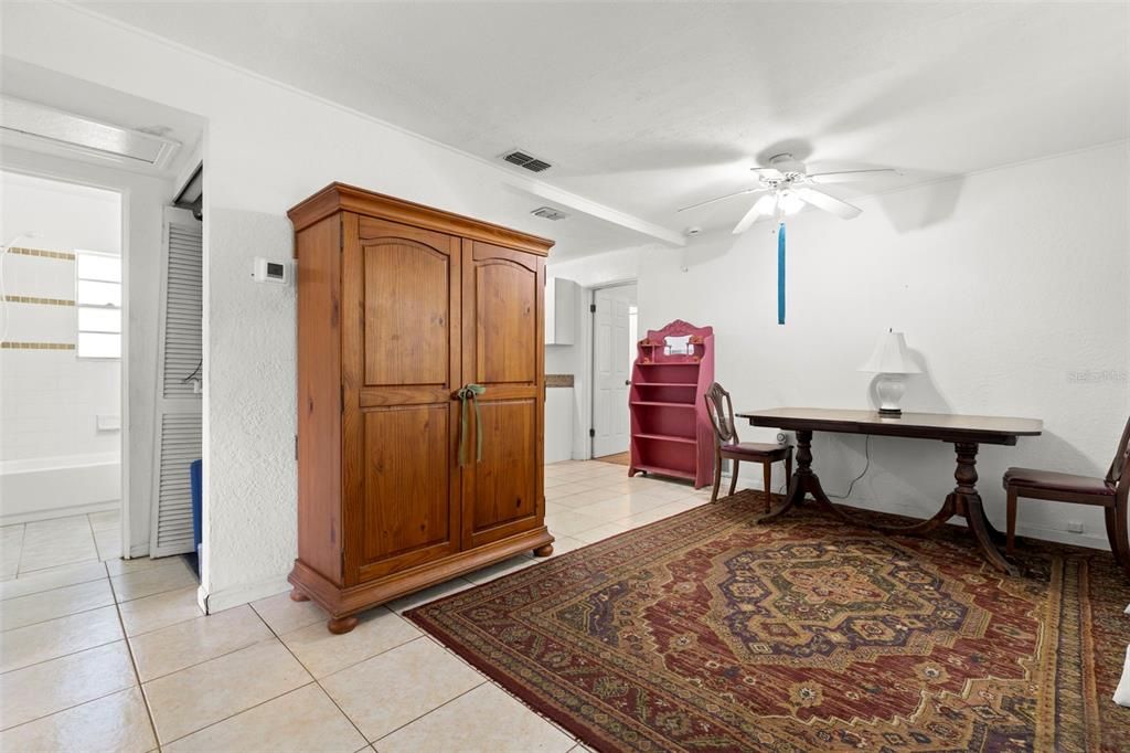 合同活跃: $317,500 (3 贝兹, 2 浴室, 1124 平方英尺)