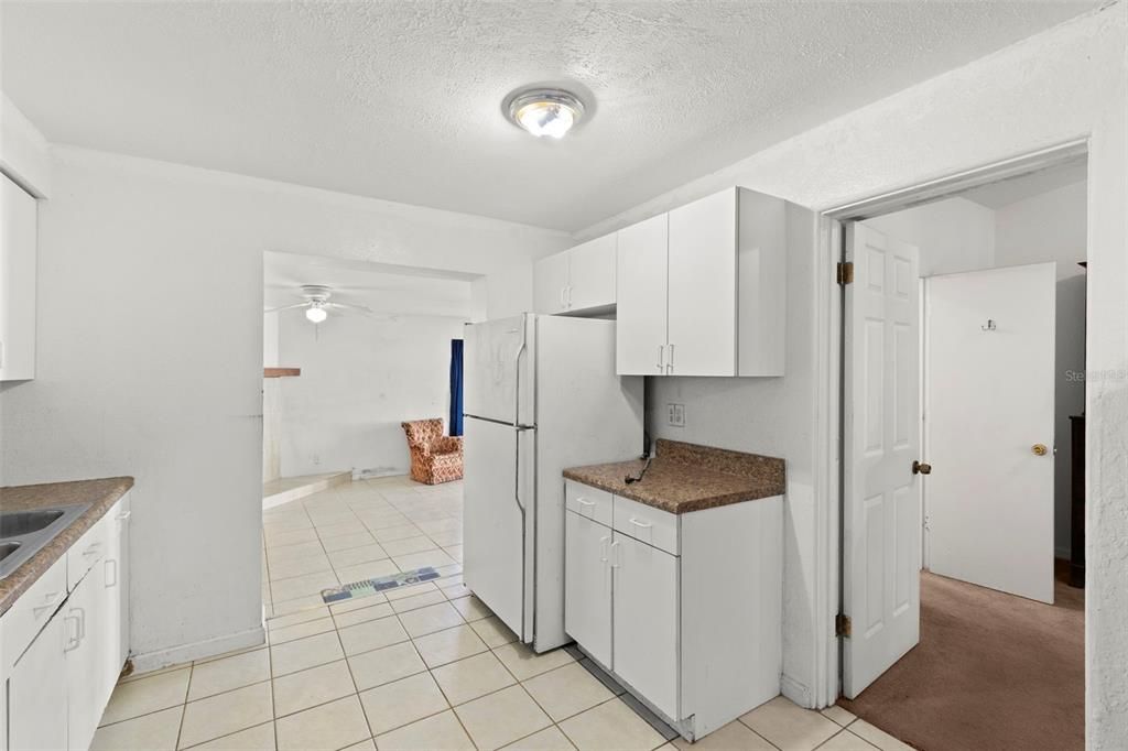 合同活跃: $317,500 (3 贝兹, 2 浴室, 1124 平方英尺)