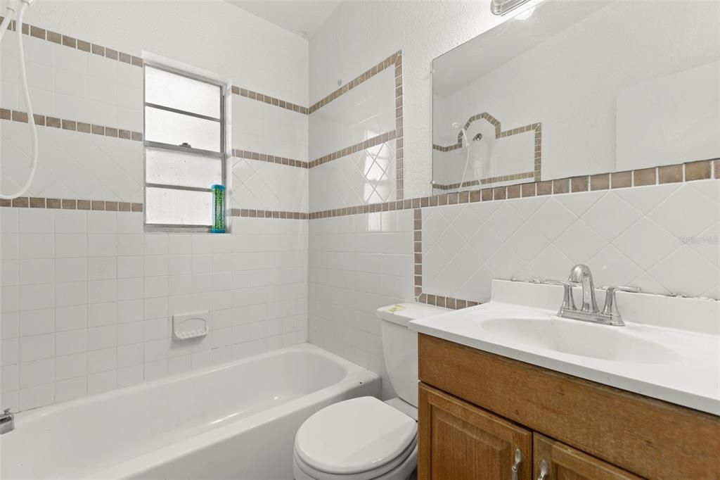 合同活跃: $317,500 (3 贝兹, 2 浴室, 1124 平方英尺)