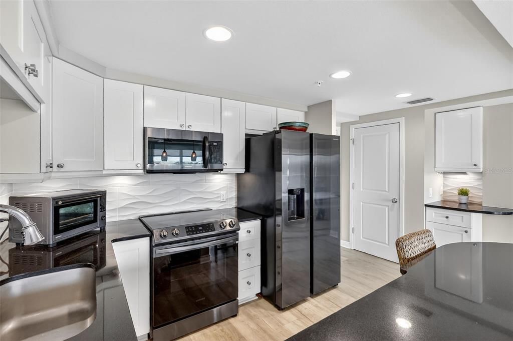 На продажу: $487,500 (2 спален, 2 ванн, 979 Квадратных фут)