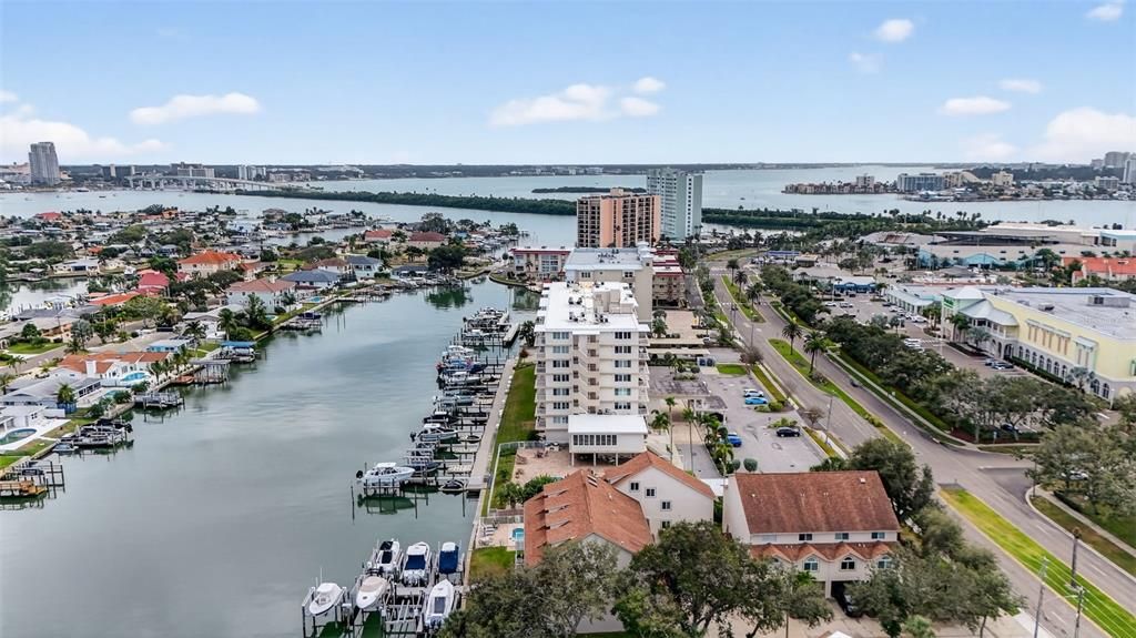 На продажу: $487,500 (2 спален, 2 ванн, 979 Квадратных фут)