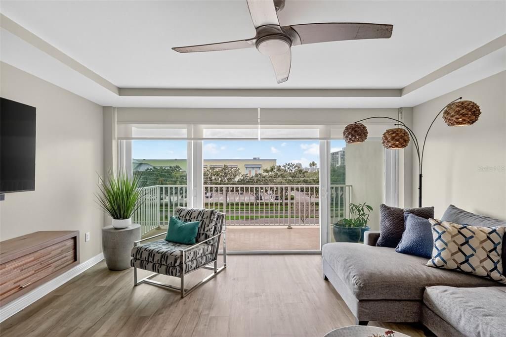 На продажу: $487,500 (2 спален, 2 ванн, 979 Квадратных фут)