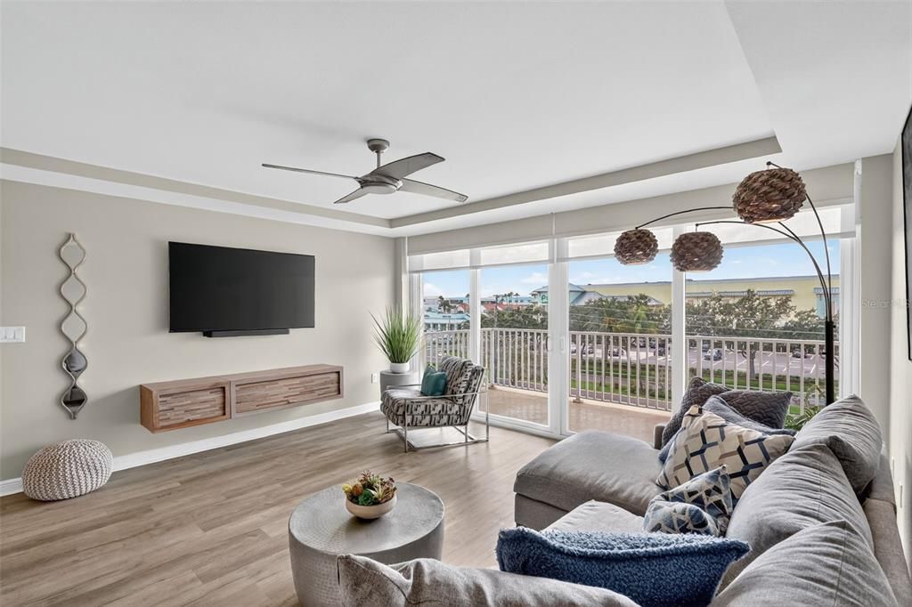 На продажу: $487,500 (2 спален, 2 ванн, 979 Квадратных фут)