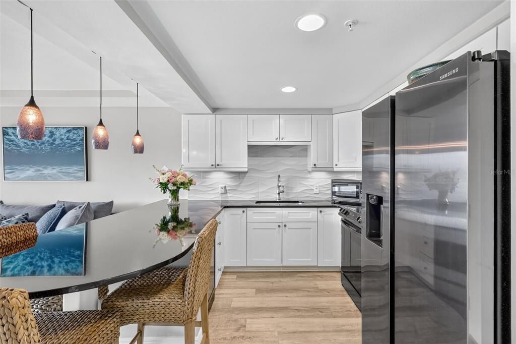 На продажу: $487,500 (2 спален, 2 ванн, 979 Квадратных фут)