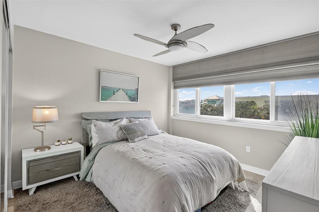 На продажу: $487,500 (2 спален, 2 ванн, 979 Квадратных фут)