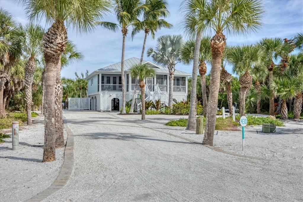 For Sale: $1,395,000 (3 beds, 3 baths, 1772 Square Feet)