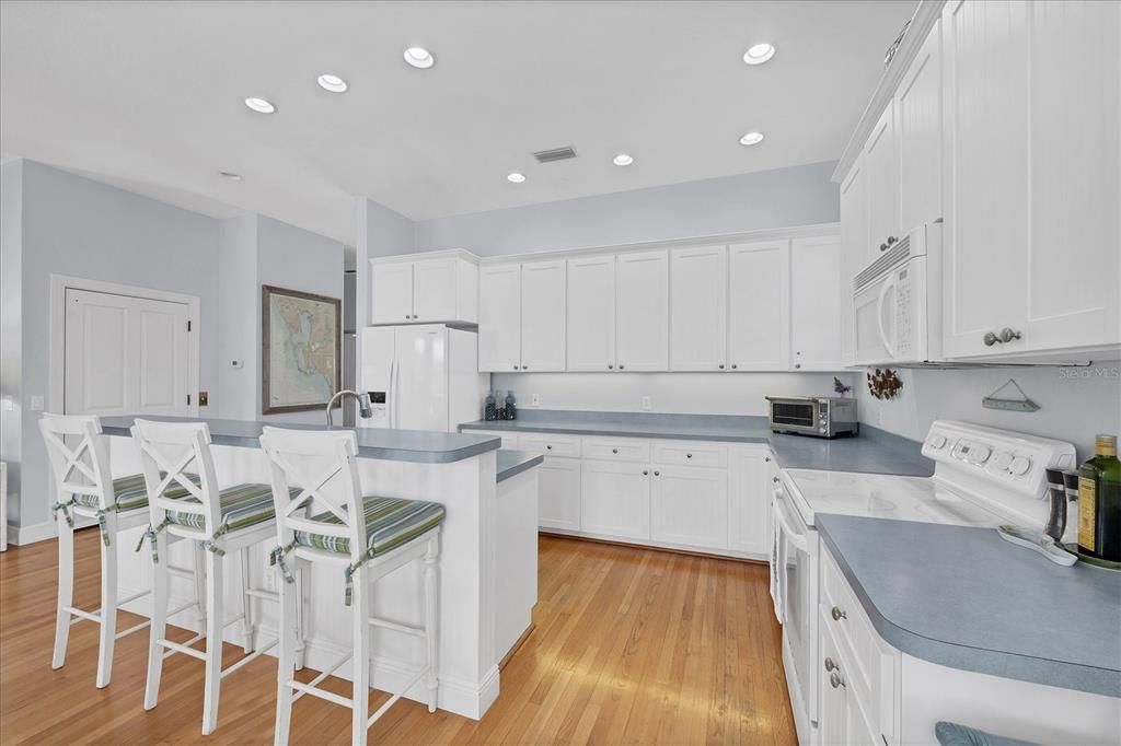 For Sale: $1,395,000 (3 beds, 3 baths, 1772 Square Feet)