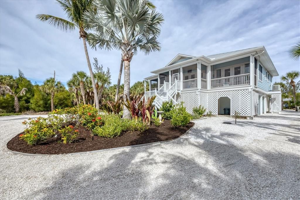 For Sale: $1,395,000 (3 beds, 3 baths, 1772 Square Feet)