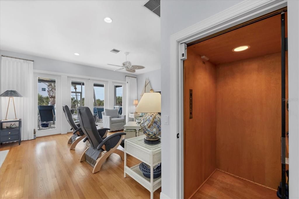 For Sale: $1,395,000 (3 beds, 3 baths, 1772 Square Feet)