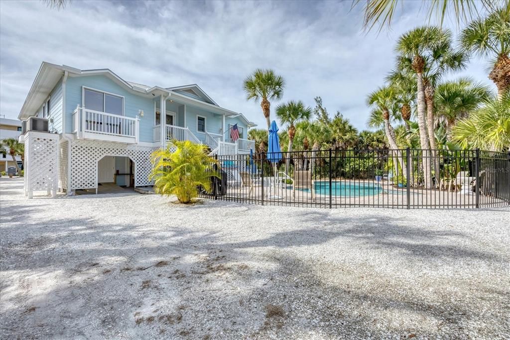 For Sale: $1,395,000 (3 beds, 3 baths, 1772 Square Feet)