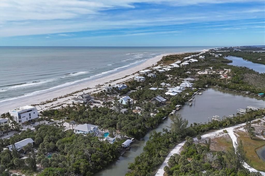 For Sale: $1,395,000 (3 beds, 3 baths, 1772 Square Feet)