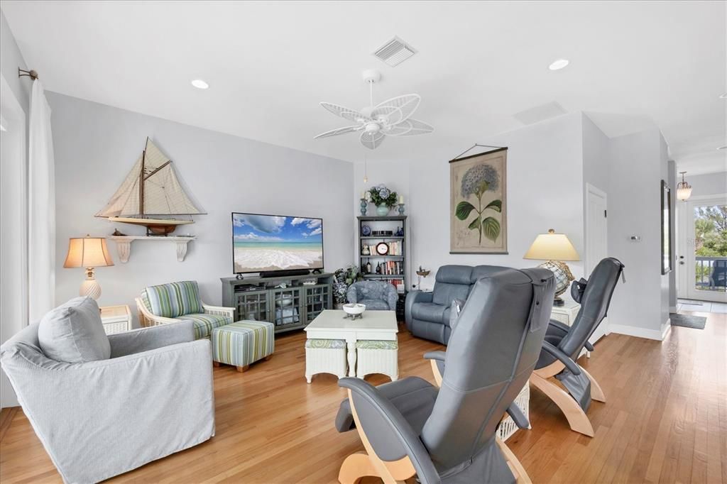 For Sale: $1,395,000 (3 beds, 3 baths, 1772 Square Feet)