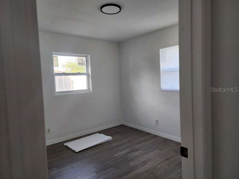 待售: $349,900 (4 贝兹, 1 浴室, 1160 平方英尺)