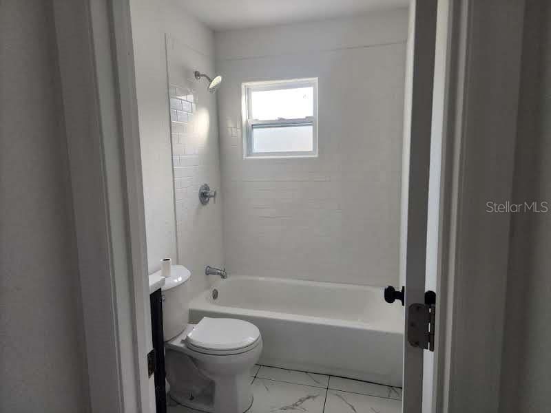 待售: $349,900 (4 贝兹, 1 浴室, 1160 平方英尺)