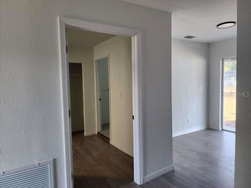 待售: $349,900 (4 贝兹, 1 浴室, 1160 平方英尺)