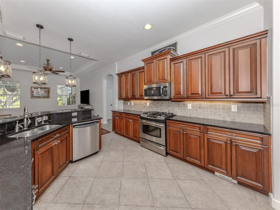 待售: $639,000 (3 贝兹, 2 浴室, 2206 平方英尺)