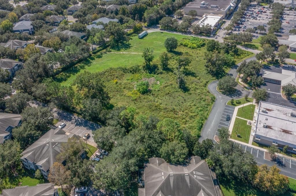 待售: $3,750,000 (5.21 acres)