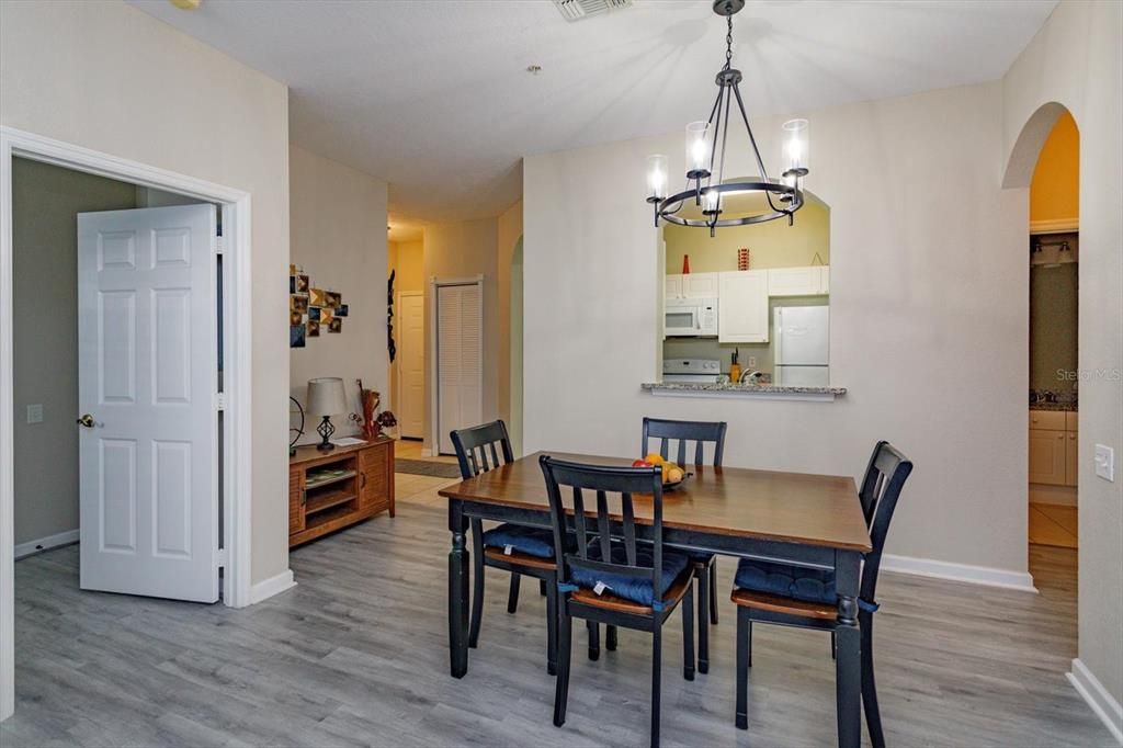 For Sale: $234,900 (2 beds, 2 baths, 1022 Square Feet)