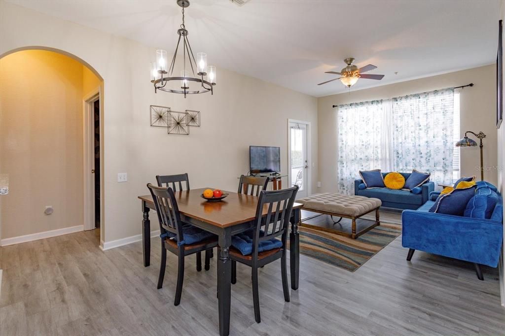 For Sale: $234,900 (2 beds, 2 baths, 1022 Square Feet)