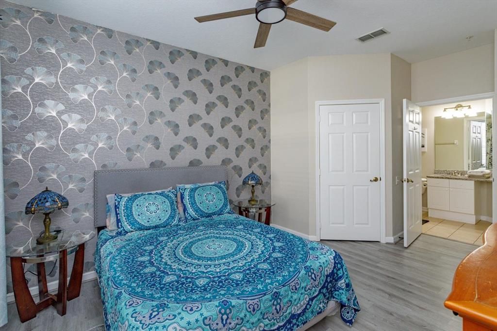 For Sale: $234,900 (2 beds, 2 baths, 1022 Square Feet)