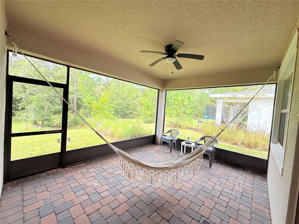 For Rent: $2,400 (4 beds, 2 baths, 1901 Square Feet)