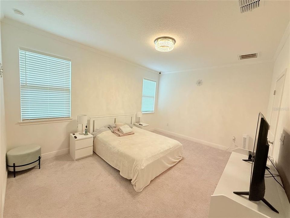 For Rent: $2,400 (4 beds, 2 baths, 1901 Square Feet)