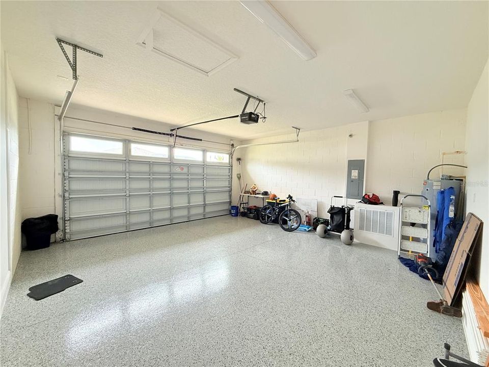 For Rent: $2,400 (4 beds, 2 baths, 1901 Square Feet)