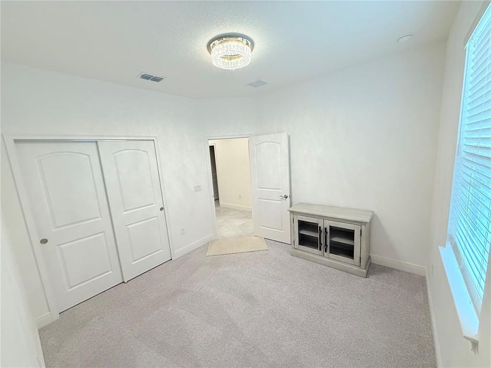 For Rent: $2,400 (4 beds, 2 baths, 1901 Square Feet)