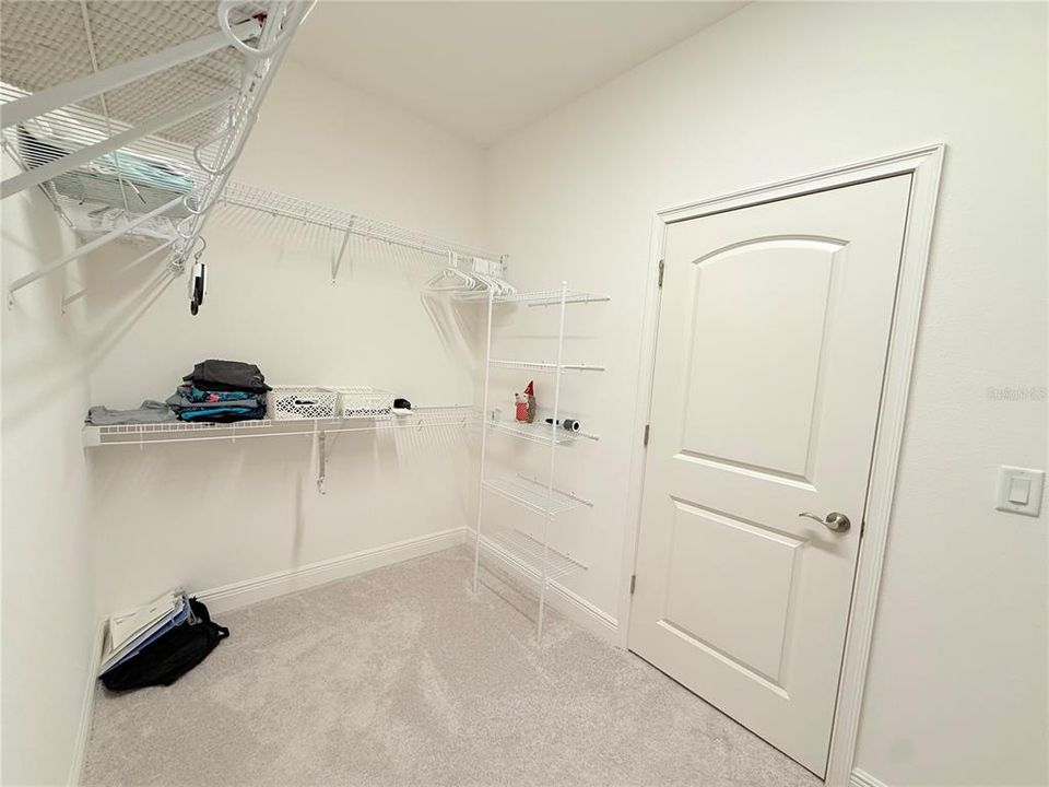 For Rent: $2,400 (4 beds, 2 baths, 1901 Square Feet)