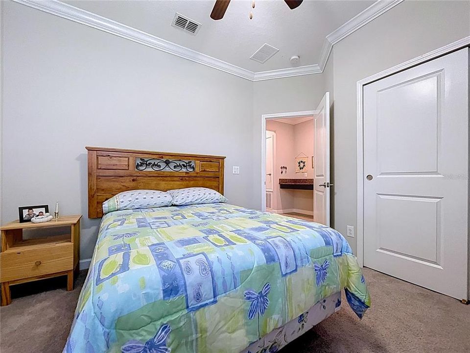 Activo con contrato: $455,000 (4 camas, 3 baños, 2061 Pies cuadrados)