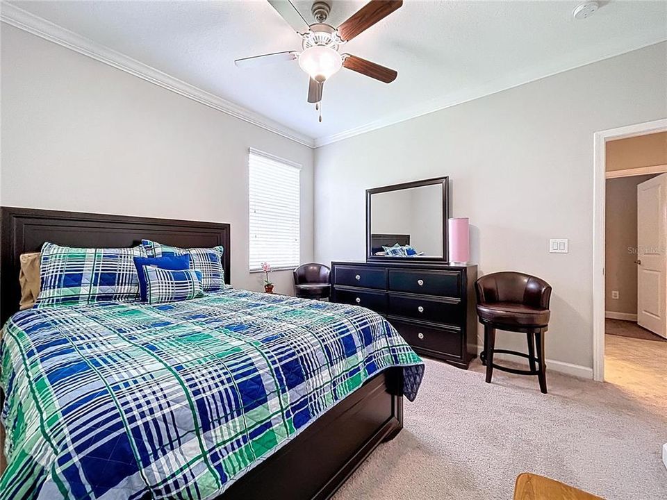 Activo con contrato: $455,000 (4 camas, 3 baños, 2061 Pies cuadrados)