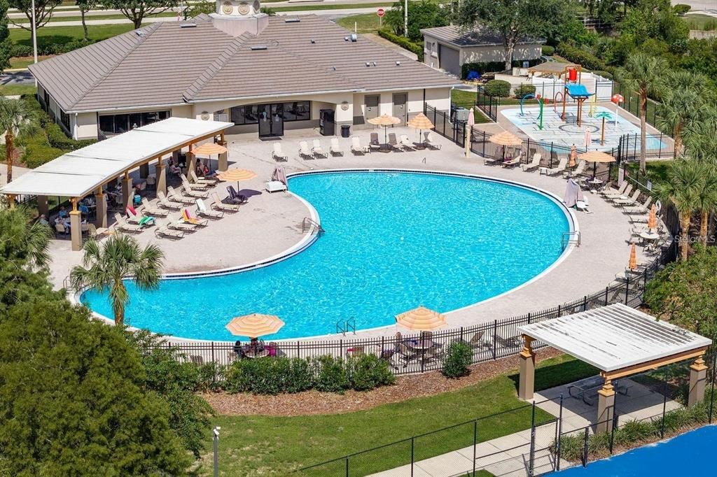 Activo con contrato: $455,000 (4 camas, 3 baños, 2061 Pies cuadrados)