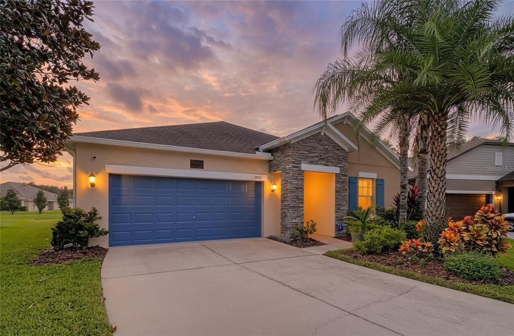 Activo con contrato: $455,000 (4 camas, 3 baños, 2061 Pies cuadrados)